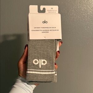 ALO Yoga Gray Unisex throwback socks size M